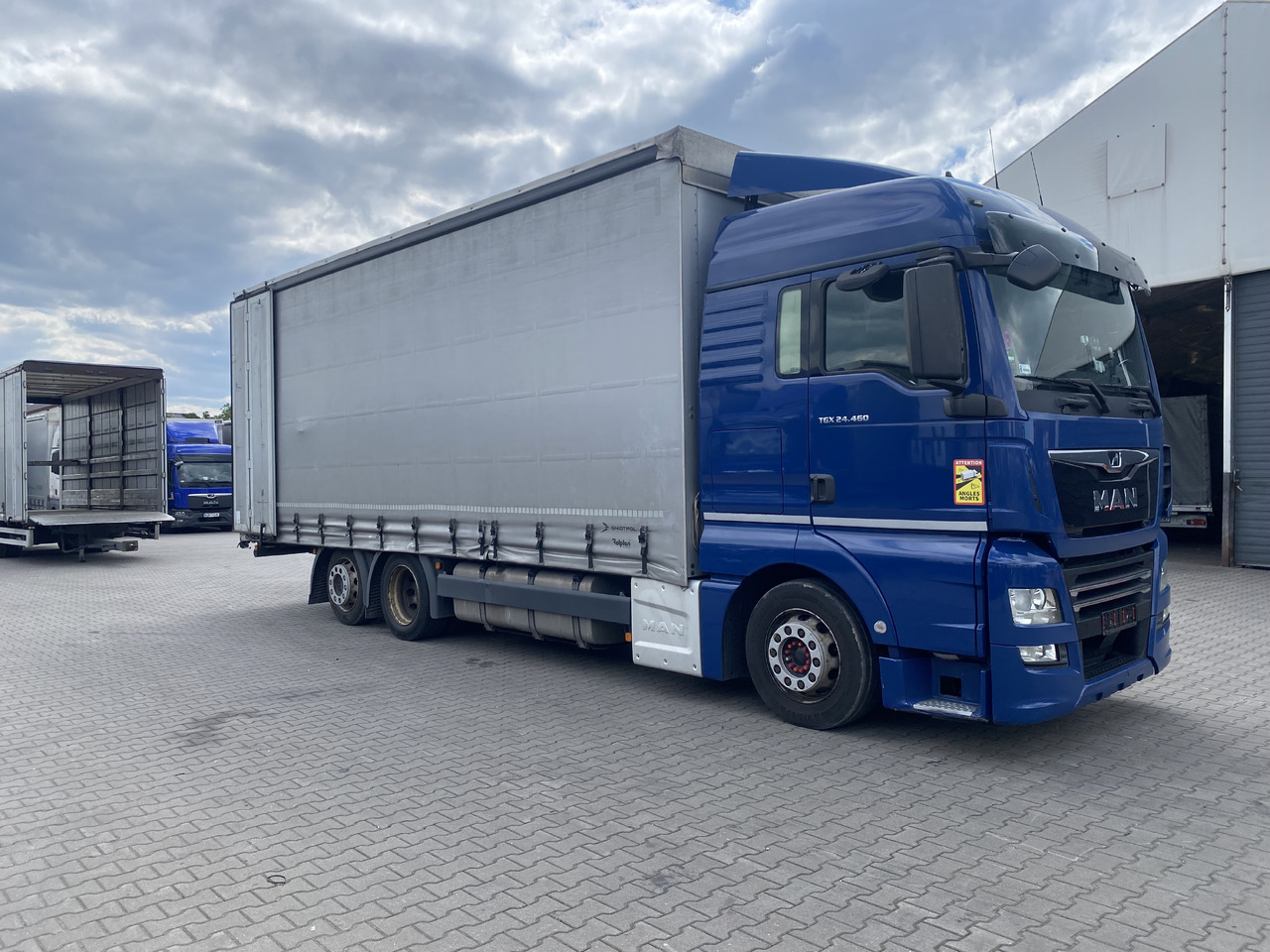 MAN TGX - Curtainsider truck: picture 1 MAN TGX - Curtainsider truck: picture 1