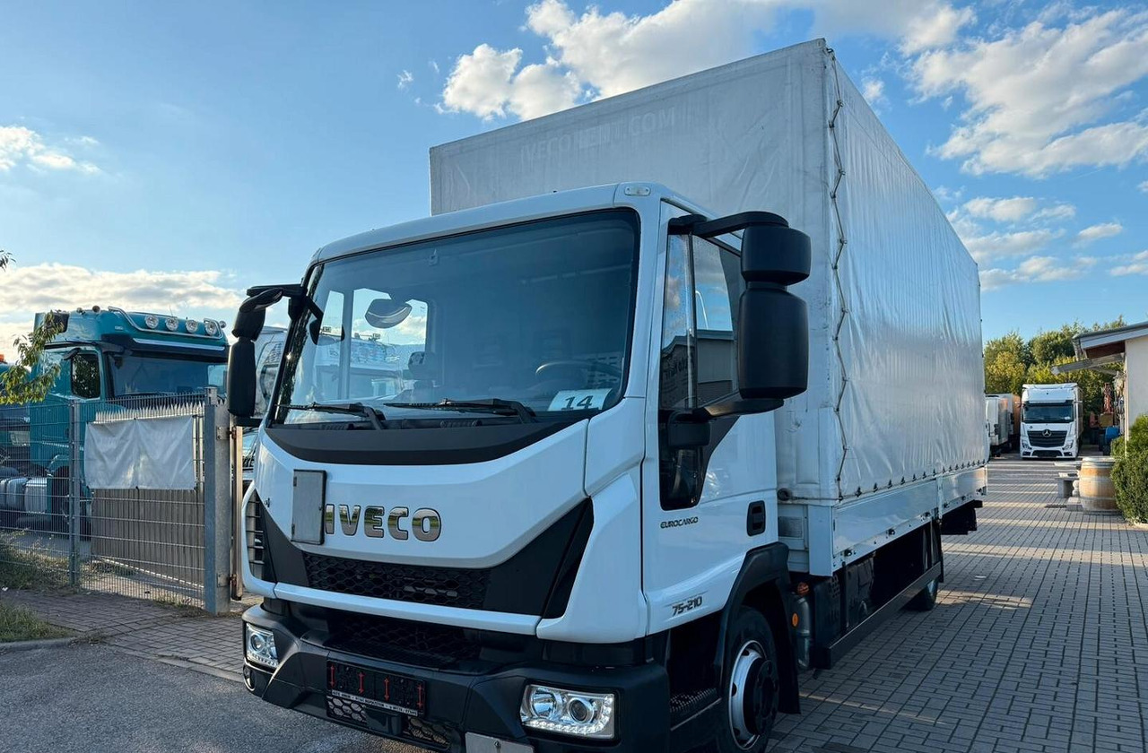 Iveco - Curtainsider truck: picture 2 Iveco - Curtainsider truck: picture 2