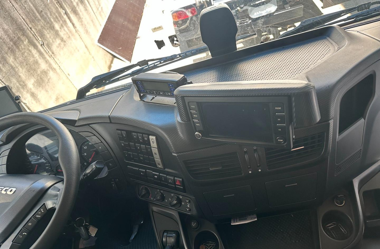 Refrigerator truck Iveco Stralis 190 frigo sponda euro 6: picture 6