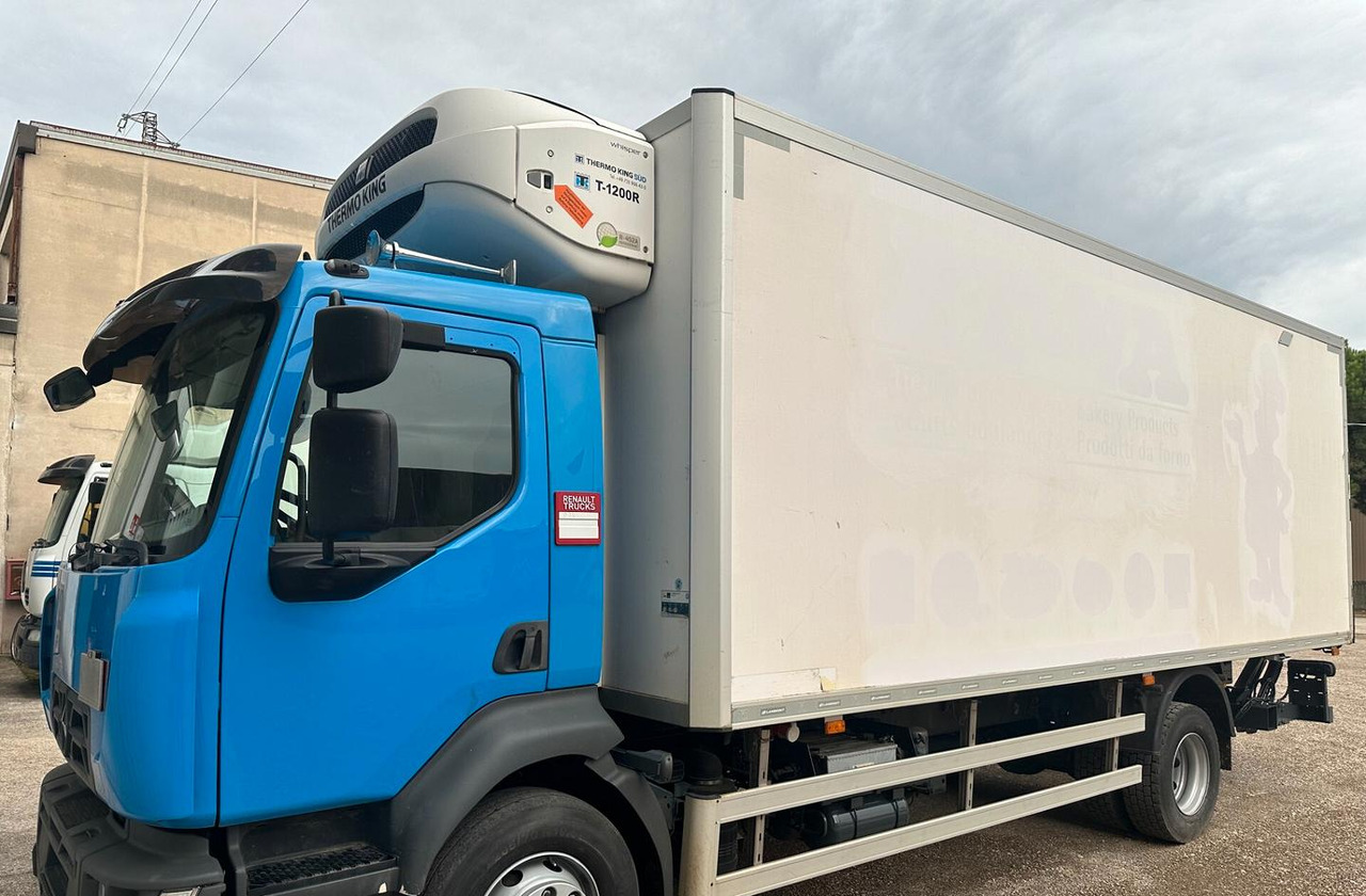 Renault Trucks - Refrigerator truck: picture 2 Renault Trucks - Refrigerator truck: picture 2