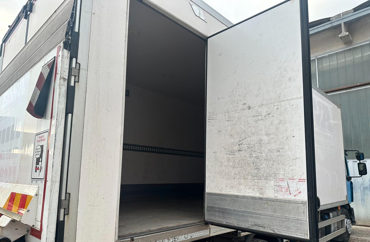 Renault Trucks - Refrigerator truck: picture 3 Renault Trucks - Refrigerator truck: picture 3