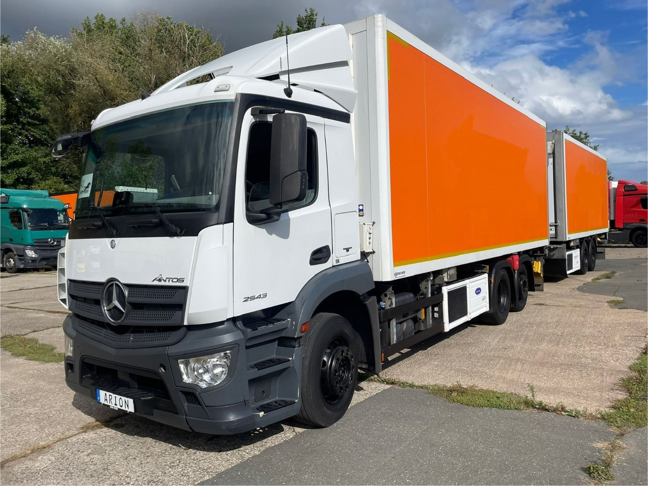 Mercedes-Benz Antos 2543 6x2 Kühlkoffer/CARRIER/NLA/LBW/AC/EU6 - Refrigerator truck: picture 3 Mercedes-Benz Antos 2543 6x2 Kühlkoffer/CARRIER/NLA/LBW/AC/EU6 - Refrigerator truck: picture 3