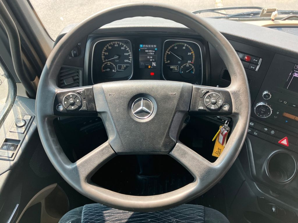 Tractor unit Mercedes-Benz Actros 4163 8x4/250t/TRK /StandAC/EU6: picture 12