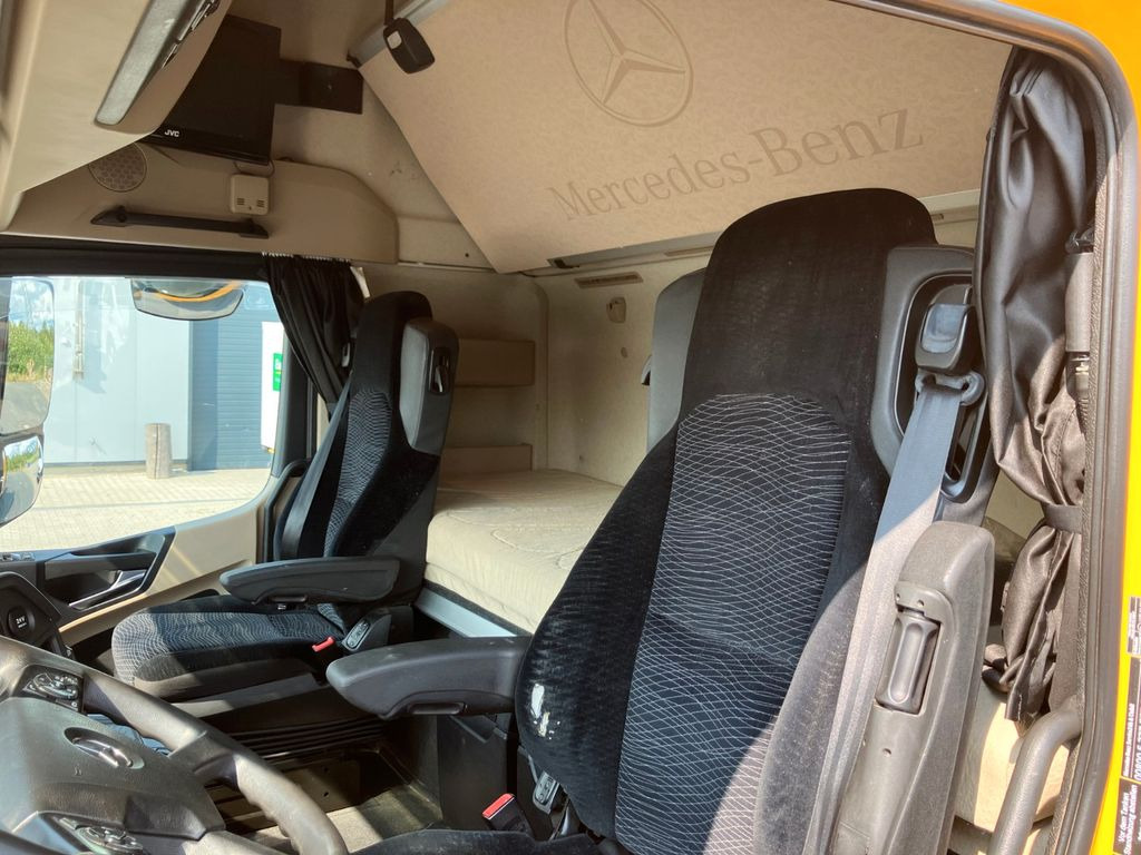 Tractor unit Mercedes-Benz Actros 4163 8x4/250t/TRK /StandAC/EU6: picture 9