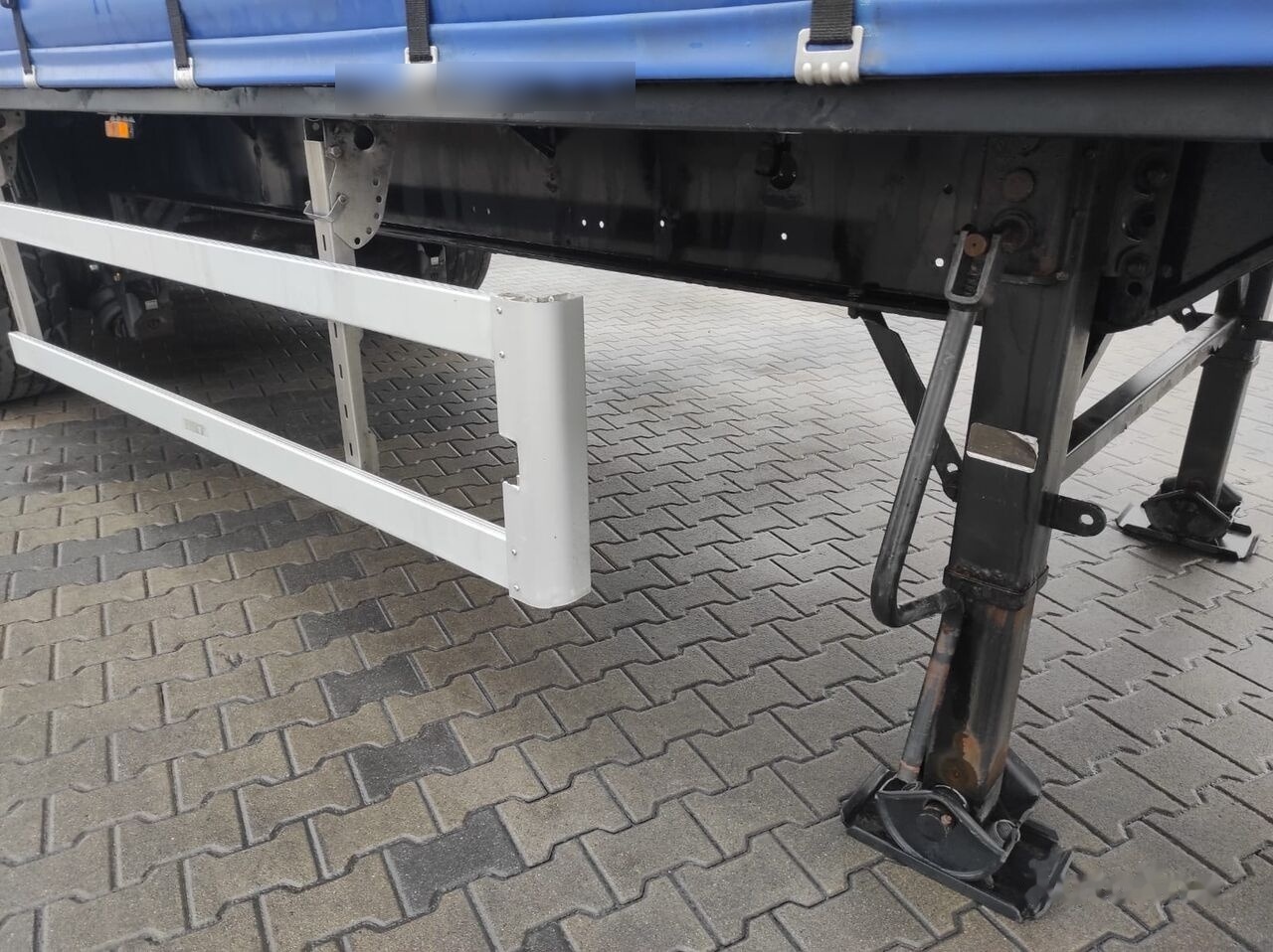 Curtainsider semi-trailer Krone: picture 10