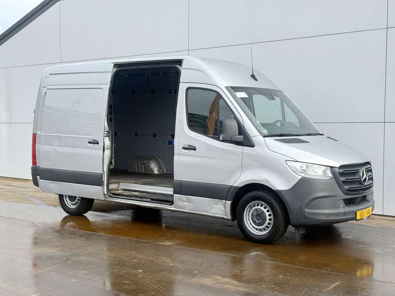Mercedes-Benz Sprinter 315 1.9 CDI Automaat L2H2 Climate Control Carplay Camera Parkeersensoren voor achter - Small van: picture 5 Mercedes-Benz Sprinter 315 1.9 CDI Automaat L2H2 Climate Control Carplay Camera Parkeersensoren voor achter - Small van: picture 5
