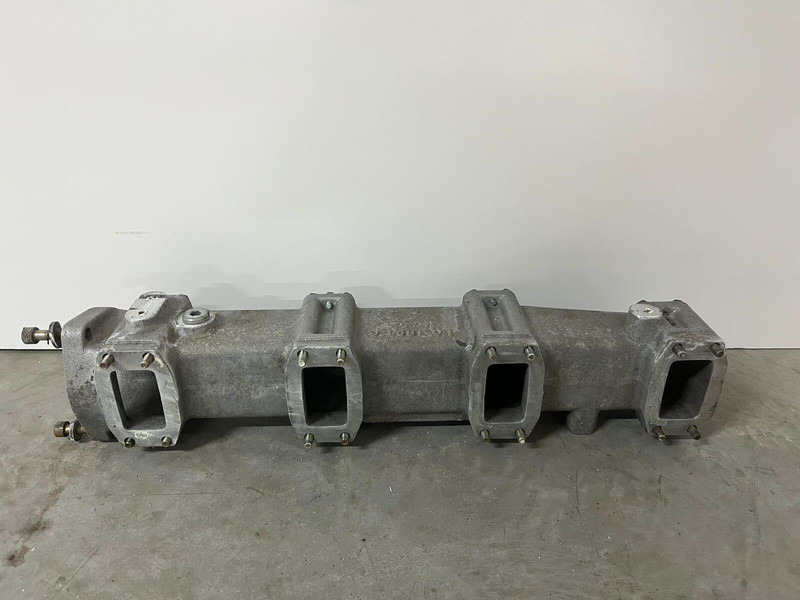 Liebherr A974 / P974 / R942 / R944 / R954 / R964 / R974 / R974B - A 974 / P 974 / R 942 / R 944 / R 954 / R 964 / R 974 / R 974B - Air intake pipe: picture 4 Liebherr A974 / P974 / R942 / R944 / R954 / R964 / R974 / R974B - A 974 / P 974 / R 942 / R 944 / R 954 / R 964 / R 974 / R 974B - Air intake pipe: picture 4