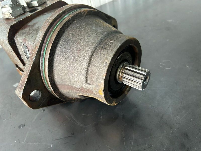 Liebherr R904 / A904C Li / A904 Li / A900C Li / A900C / R900C Li / R904C / R900C Li EDC - Hydraulic motor: picture 3 Liebherr R904 / A904C Li / A904 Li / A900C Li / A900C / R900C Li / R904C / R900C Li EDC - Hydraulic motor: picture 3