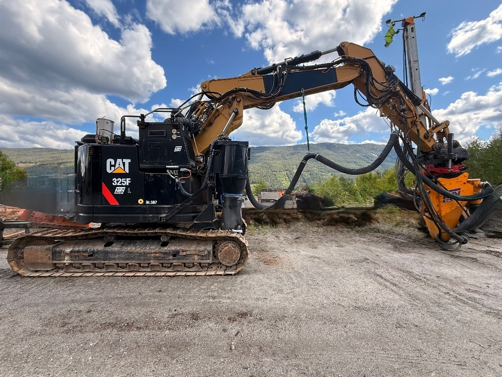 CAT 325 FL CR - Crawler excavator: picture 1 CAT 325 FL CR - Crawler excavator: picture 1