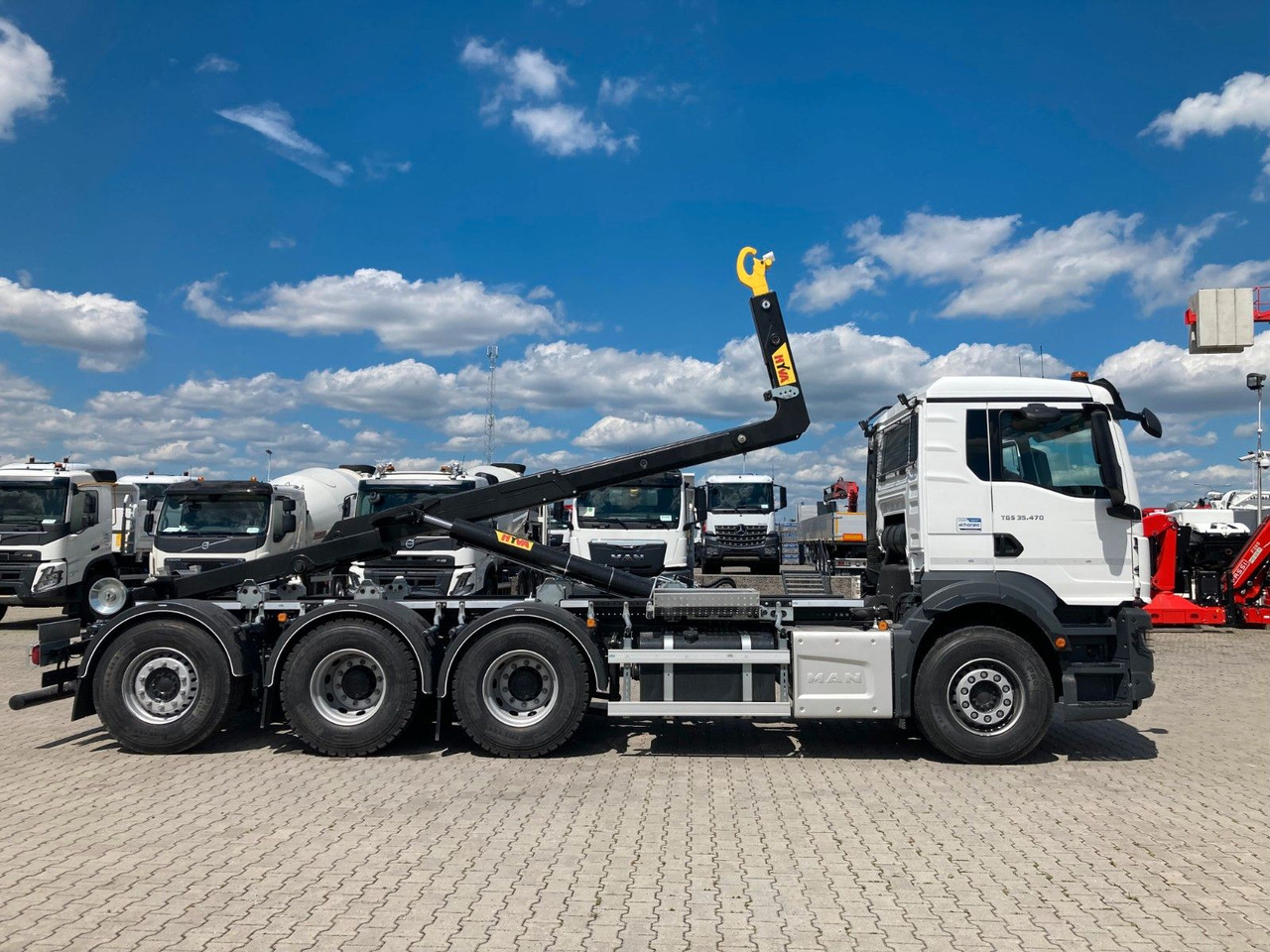 MAN TGS 35.480 TRIDEM HYVA 26-62-SKZ - Hook lift truck: picture 3 MAN TGS 35.480 TRIDEM HYVA 26-62-SKZ - Hook lift truck: picture 3