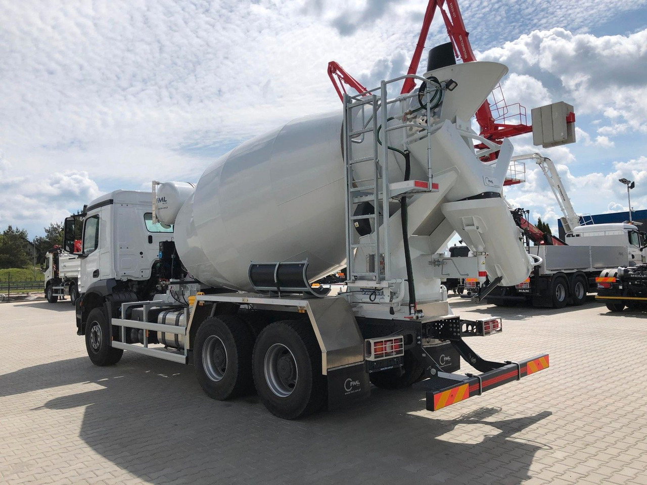 Mercedes-Benz AROCS 3340 FML 8M3 - Concrete mixer truck: picture 4 Mercedes-Benz AROCS 3340 FML 8M3 - Concrete mixer truck: picture 4