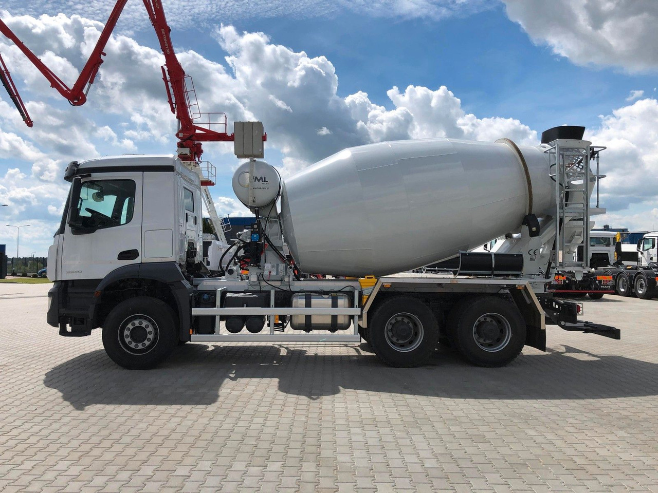 Mercedes-Benz AROCS 3340 FML 8M3 - Concrete mixer truck: picture 3 Mercedes-Benz AROCS 3340 FML 8M3 - Concrete mixer truck: picture 3