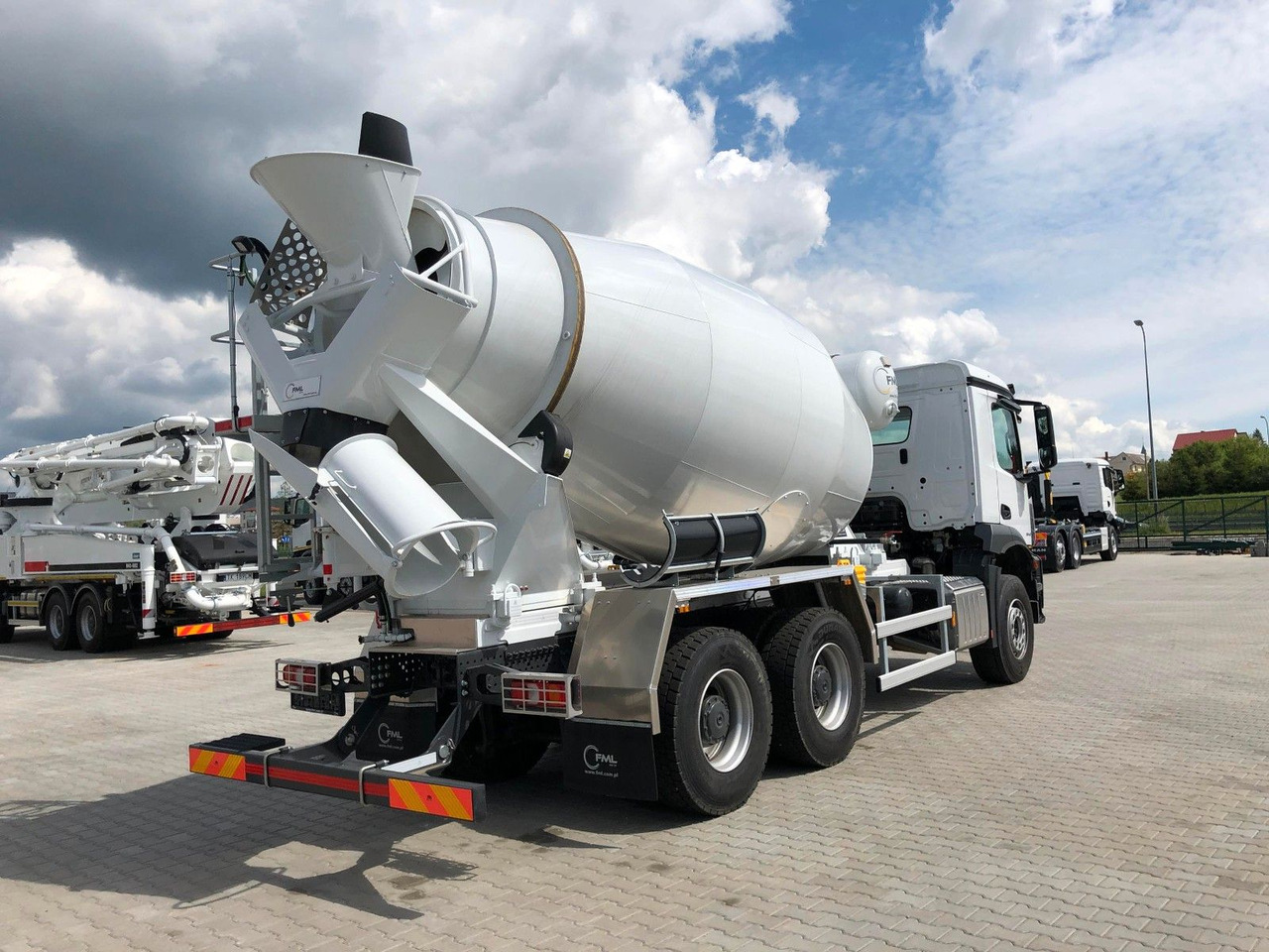 Mercedes-Benz AROCS 3340 FML 8M3 - Concrete mixer truck: picture 5 Mercedes-Benz AROCS 3340 FML 8M3 - Concrete mixer truck: picture 5