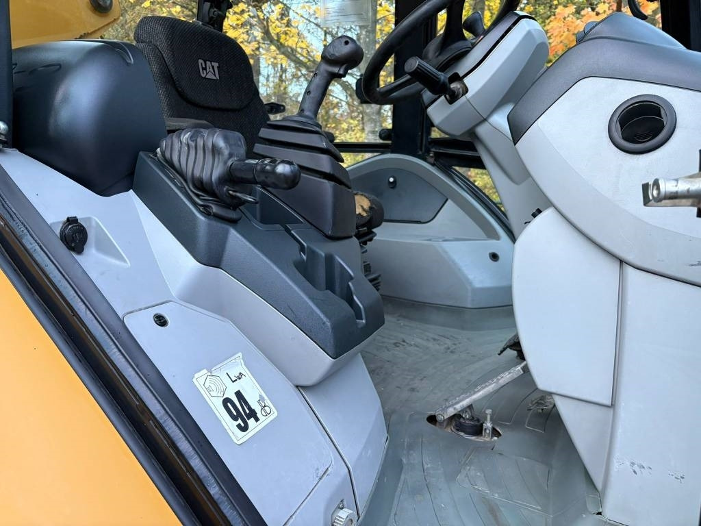 Backhoe loader CAT 432E: picture 8