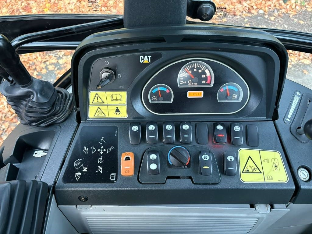 Backhoe loader CAT 432E: picture 9