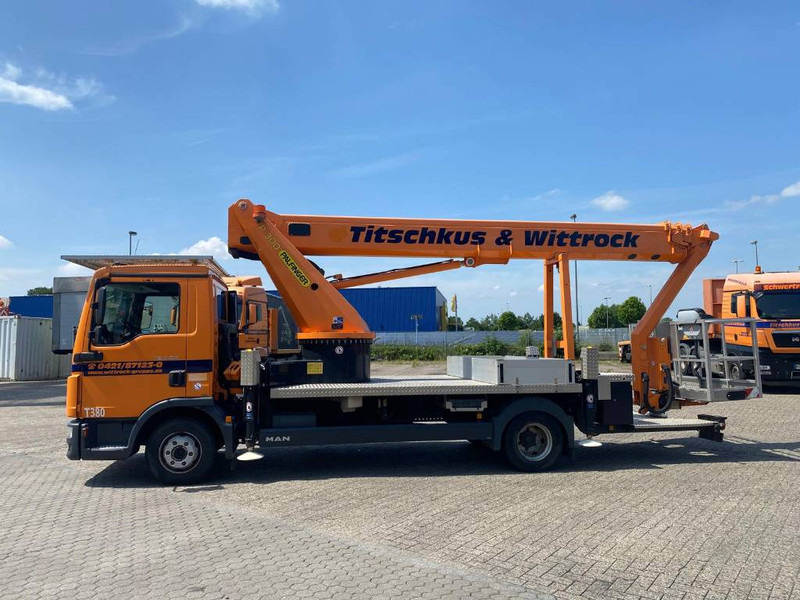 Palfinger P 300 - Truck mounted aerial platform: picture 4 Palfinger P 300 - Truck mounted aerial platform: picture 4