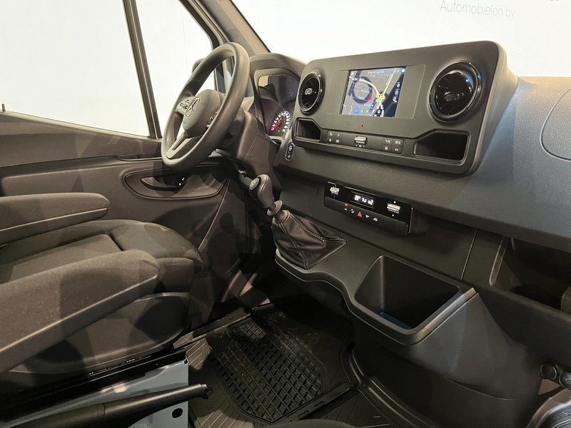 Mercedes-Benz Sprinter 315 CDI L4H2 RWD / Euro 6 / MBUX / Airco / Cruise Control / Camera / CarPlay / Navigatie / 6.143 KM !! / BPM VRIJ !! - Panel van: picture 3 Mercedes-Benz Sprinter 315 CDI L4H2 RWD / Euro 6 / MBUX / Airco / Cruise Control / Camera / CarPlay / Navigatie / 6.143 KM !! / BPM VRIJ !! - Panel van: picture 3