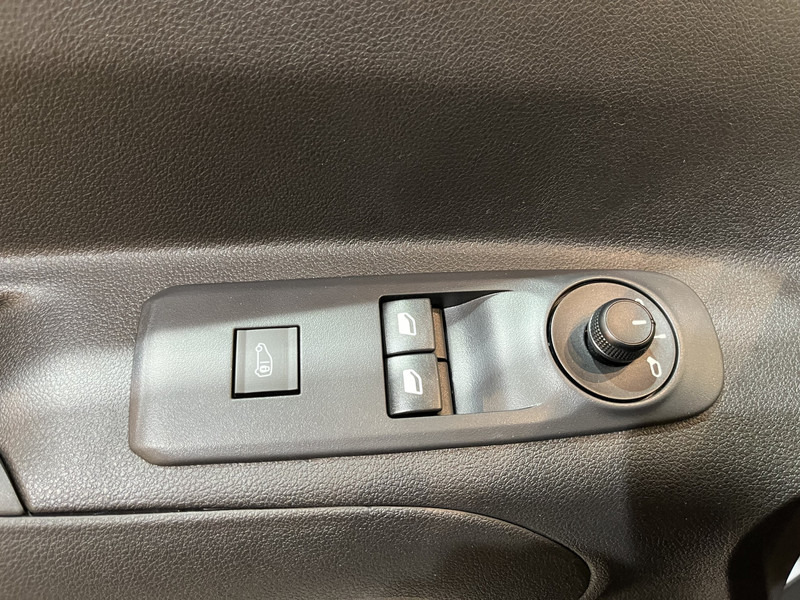 Small van, Electric van Peugeot e-Partner Premium Long 50 kWh / 100% Elektrisch / Airco / Cruise Control / PDC / Navigatie / CarPlay/ 2.500 KM !!: picture 12