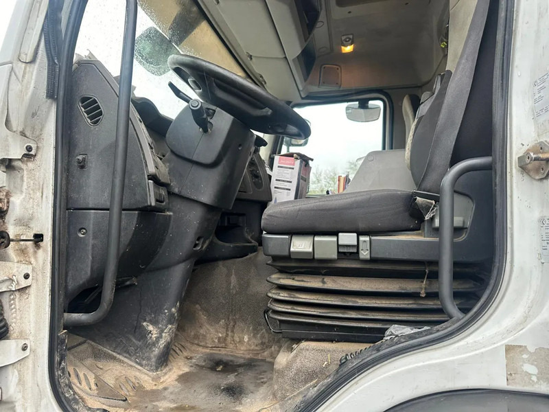 Renault Premium 370 DXI - Box truck: picture 5 Renault Premium 370 DXI - Box truck: picture 5