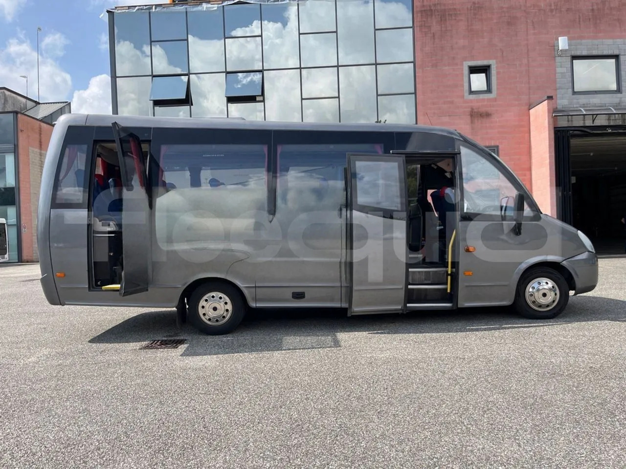 Coach Iveco Daily: picture 12 Coach Iveco Daily: picture 12