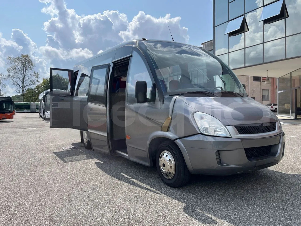 Coach Iveco Daily: picture 10 Coach Iveco Daily: picture 10