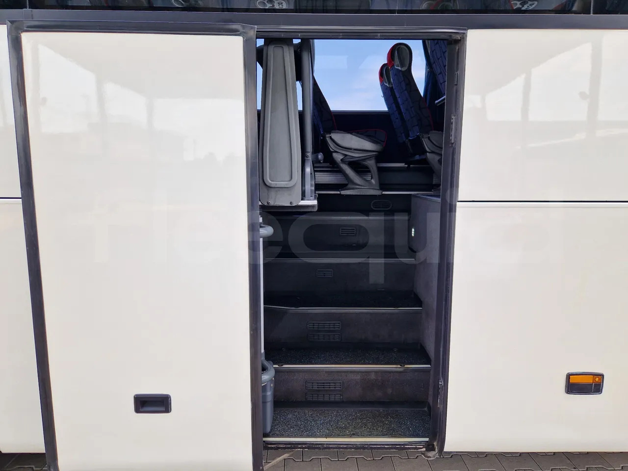 Coach Mercedes-Benz Tourismo: picture 17