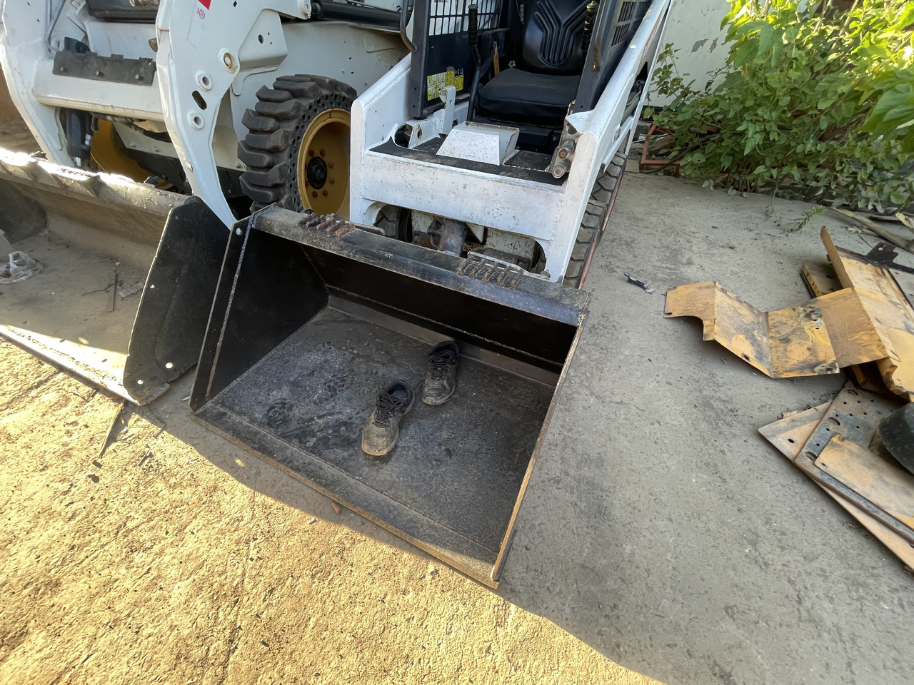 Skid steer loader Bobcat S70: picture 7