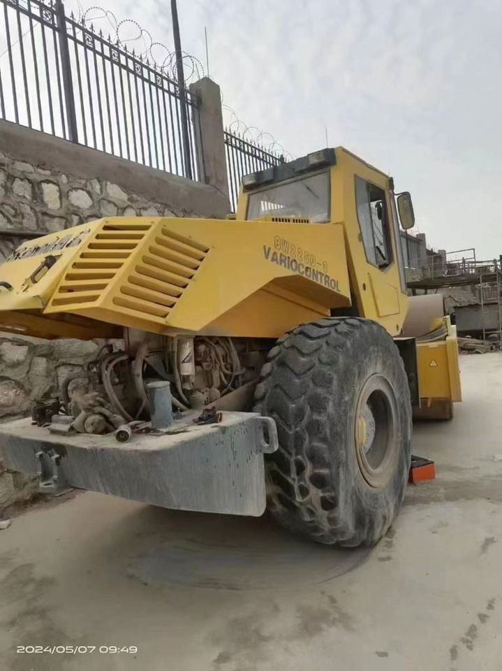 Bomag bw225d-3 - Compactor: picture 2 Bomag bw225d-3 - Compactor: picture 2