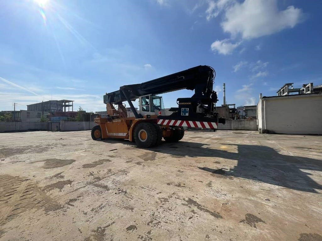 CVS Ferrari F 278.6 - Reach stacker: picture 5 CVS Ferrari F 278.6 - Reach stacker: picture 5