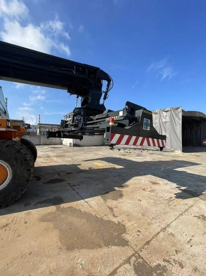 CVS Ferrari F 278.6 - Reach stacker: picture 2 CVS Ferrari F 278.6 - Reach stacker: picture 2