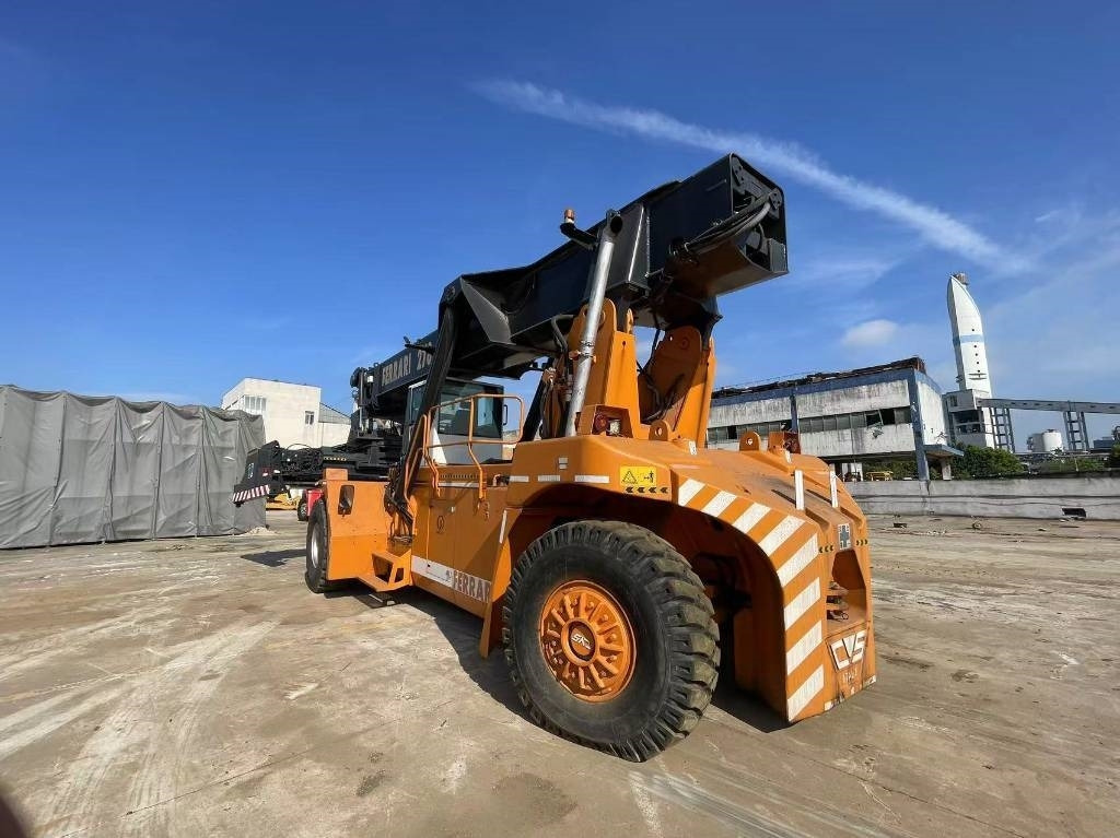 CVS Ferrari F 278 - Reach stacker: picture 5 CVS Ferrari F 278 - Reach stacker: picture 5