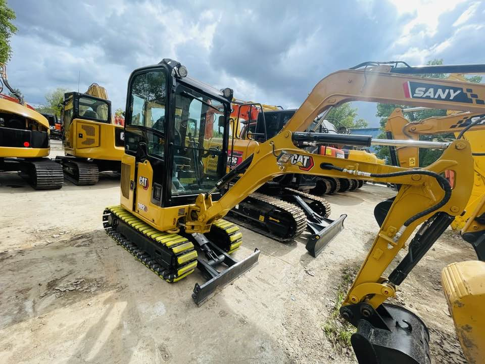 Caterpillar 302 CR - Mini excavator: picture 1 Caterpillar 302 CR - Mini excavator: picture 1