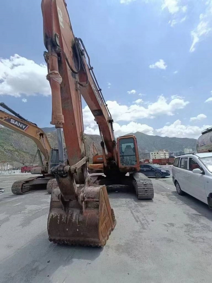 Crawler excavator Doosan DX 225 DH225LC-9: picture 1