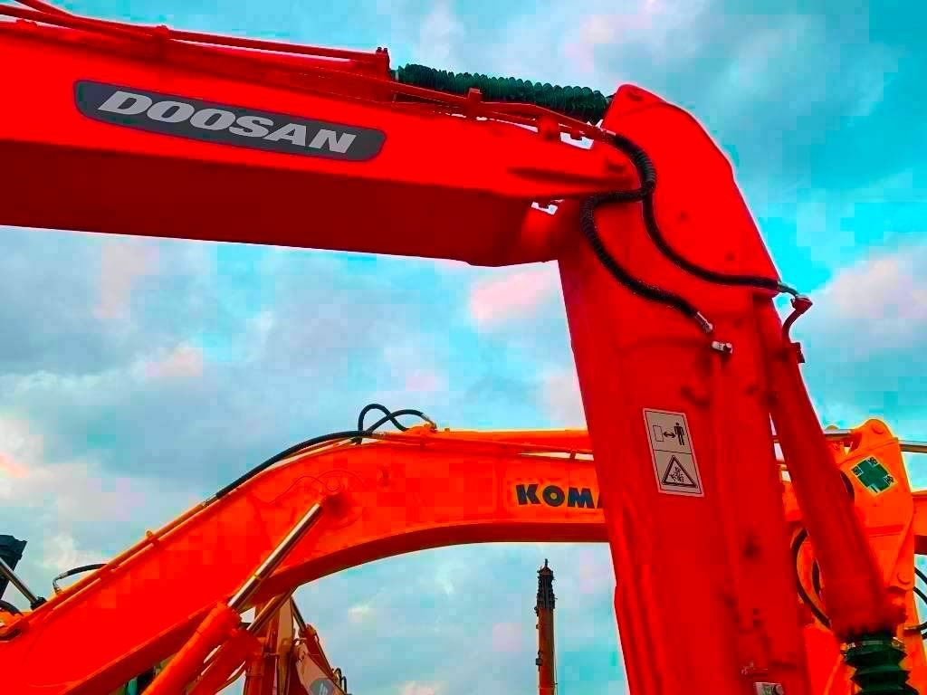 Doosan DX 225 LC  - Crawler excavator: picture 2 Doosan DX 225 LC  - Crawler excavator: picture 2