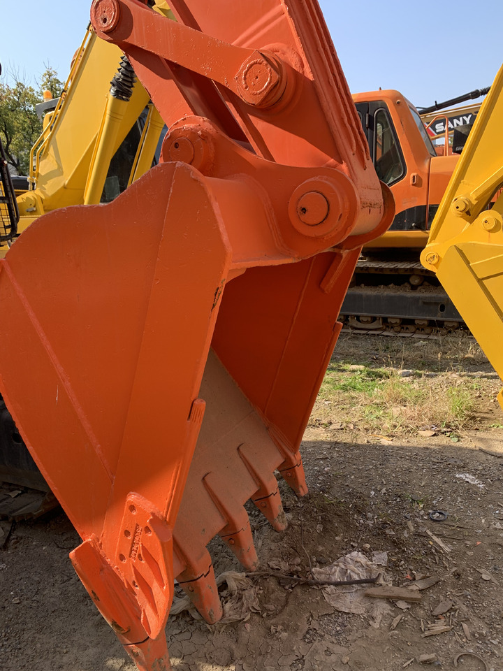 Hitachi Zaxis 240 - Excavator: picture 4 Hitachi Zaxis 240 - Excavator: picture 4