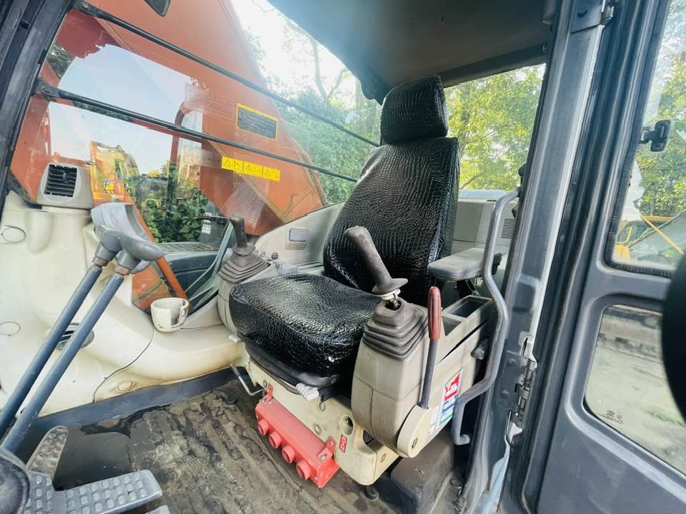 Hitachi Zaxis 68USR - Excavator: picture 2 Hitachi Zaxis 68USR - Excavator: picture 2