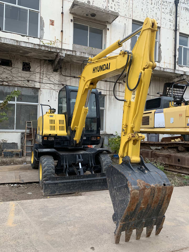 Hyudai R60W-7 - Wheel excavator: picture 1 Hyudai R60W-7 - Wheel excavator: picture 1
