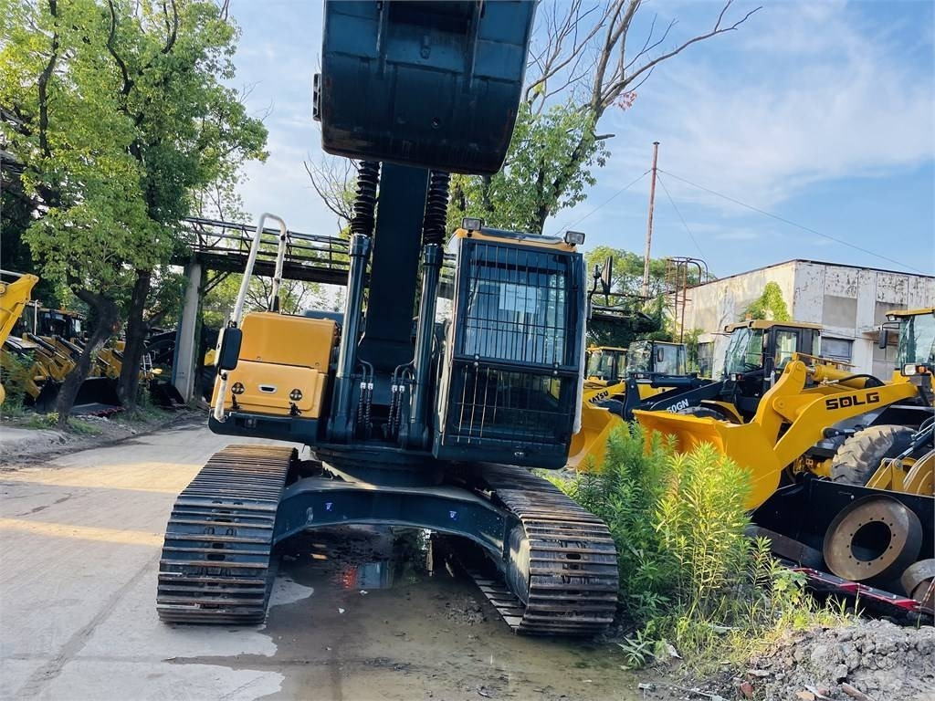 Hyundai 225 lc 9t - Crawler excavator: picture 5 Hyundai 225 lc 9t - Crawler excavator: picture 5