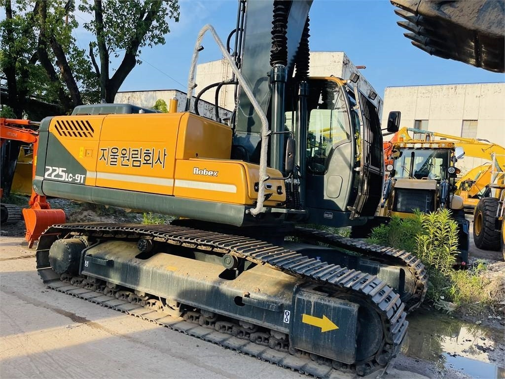 Hyundai 225 lc 9t - Crawler excavator: picture 1 Hyundai 225 lc 9t - Crawler excavator: picture 1