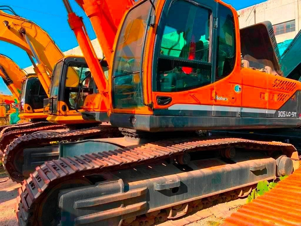 Crawler excavator Hyundai 305LC-9T: picture 1