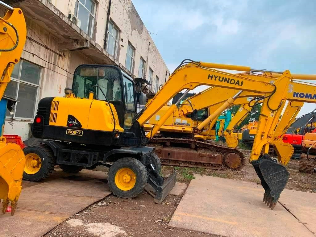 Hyundai Robex 60 W-7 - Wheel excavator: picture 1 Hyundai Robex 60 W-7 - Wheel excavator: picture 1