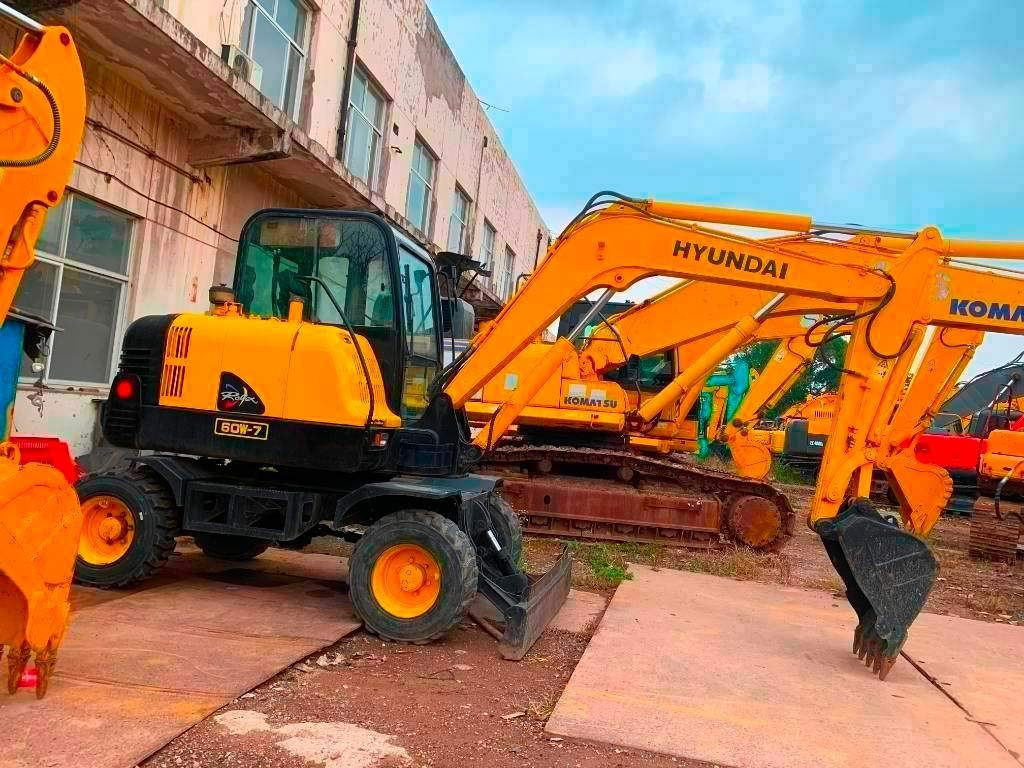 Hyundai Robex 60 W-7 - Wheel excavator: picture 1 Hyundai Robex 60 W-7 - Wheel excavator: picture 1