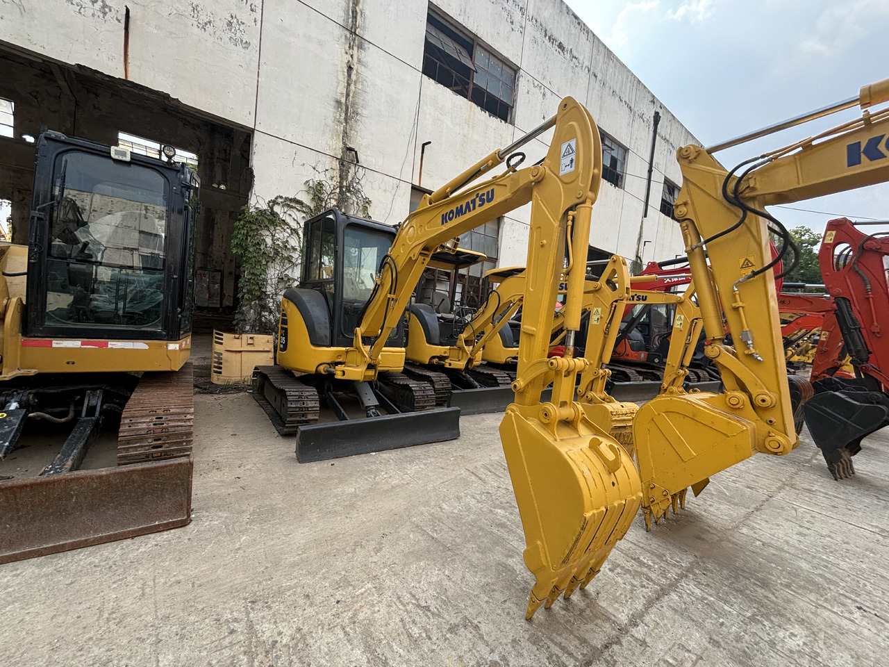 KOMATSU PC35MR - Mini excavator: picture 1 KOMATSU PC35MR - Mini excavator: picture 1