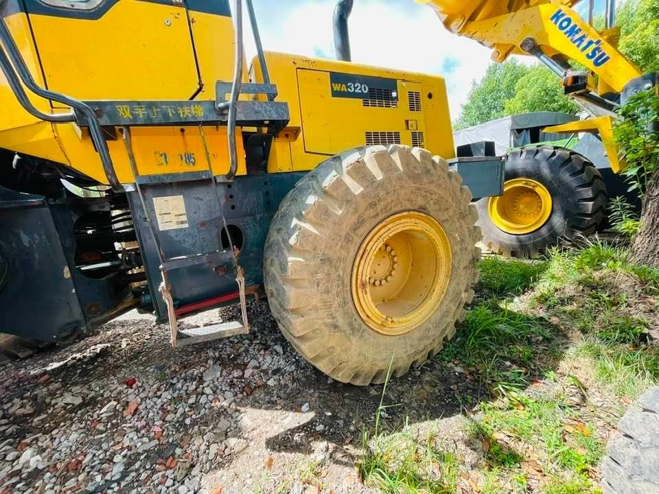 Komatsu WA320 - Wheel loader: picture 3 Komatsu WA320 - Wheel loader: picture 3