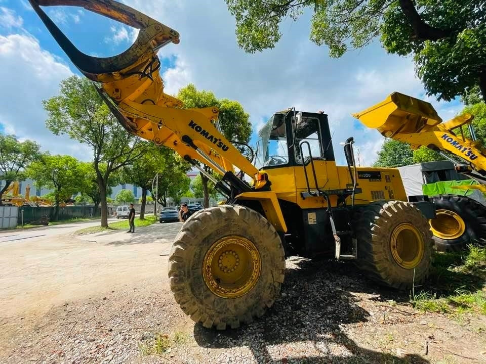 Komatsu WA320 - Wheel loader: picture 2 Komatsu WA320 - Wheel loader: picture 2