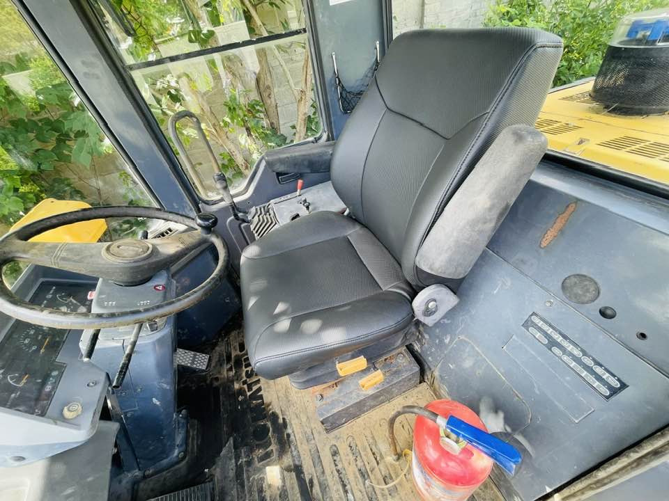 Komatsu WA380-8 - Wheel loader: picture 5 Komatsu WA380-8 - Wheel loader: picture 5