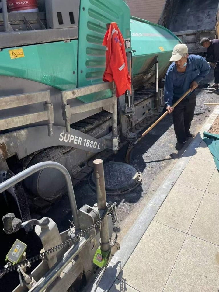 Vögele Super 1880L - Asphalt paver: picture 2 Vögele Super 1880L - Asphalt paver: picture 2