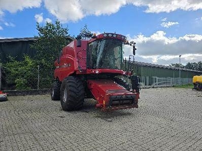 Case IH AXIAL FLOW 8010 - Combine harvester: picture 2 Case IH AXIAL FLOW 8010 - Combine harvester: picture 2