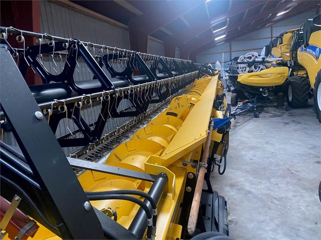 New Holland CR9.90 ST.V EU AMEA - Combine harvester: picture 4 New Holland CR9.90 ST.V EU AMEA - Combine harvester: picture 4