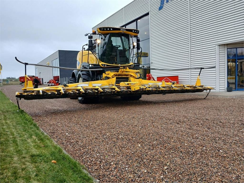 New Holland FR650 ST5 - Forage harvester: picture 5 New Holland FR650 ST5 - Forage harvester: picture 5